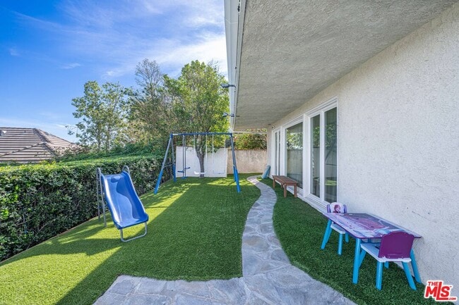 Building Photo - 6024 Paseo La Vista