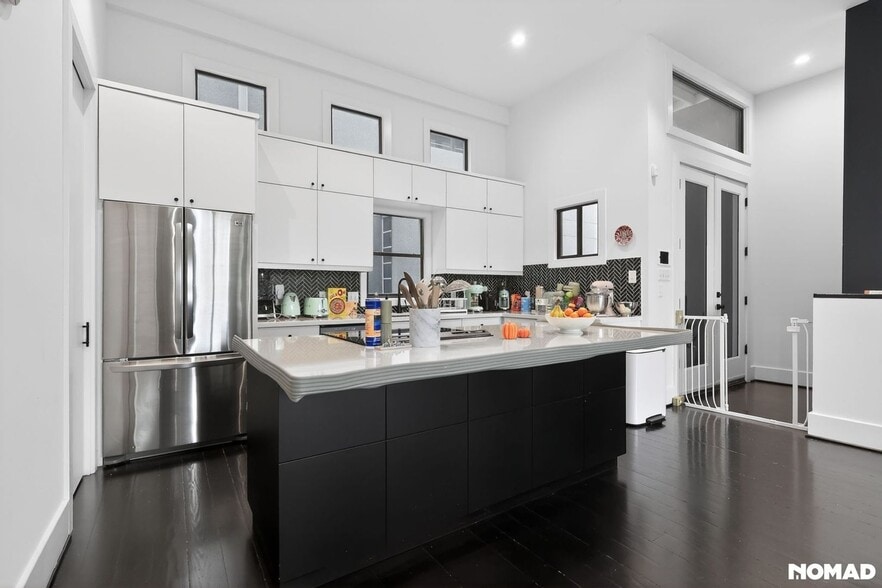 Building Photo - 2225 Hopkins St