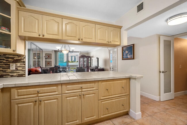 Building Photo - 1801 S Ocean Dr