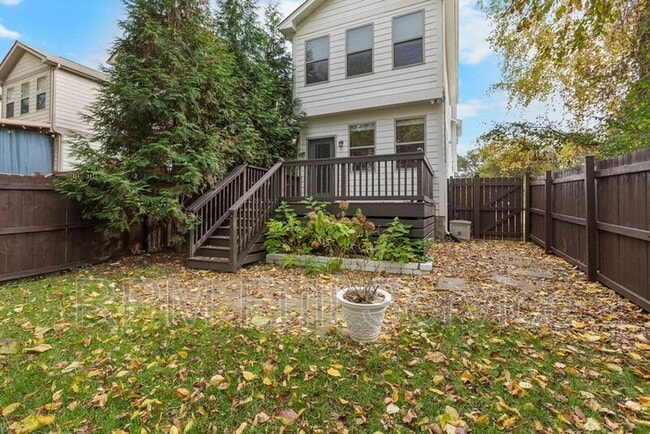 Building Photo - 537 Eastboro Dr