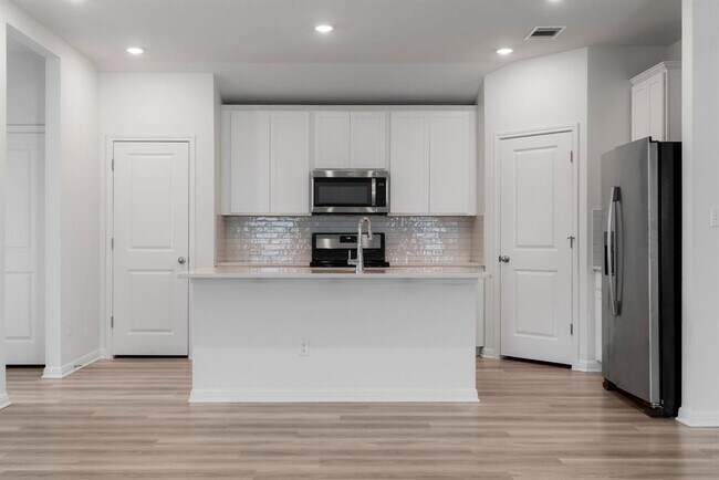 Building Photo - 121 Oakdale Meadows Ln