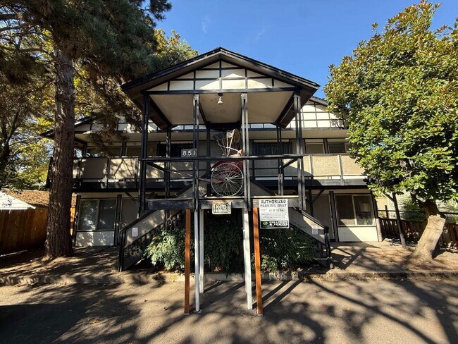 Primary Photo - 851 W 5th Ave