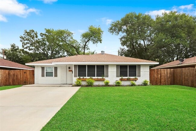 Primary Photo - 2115 Linden Creek Ln