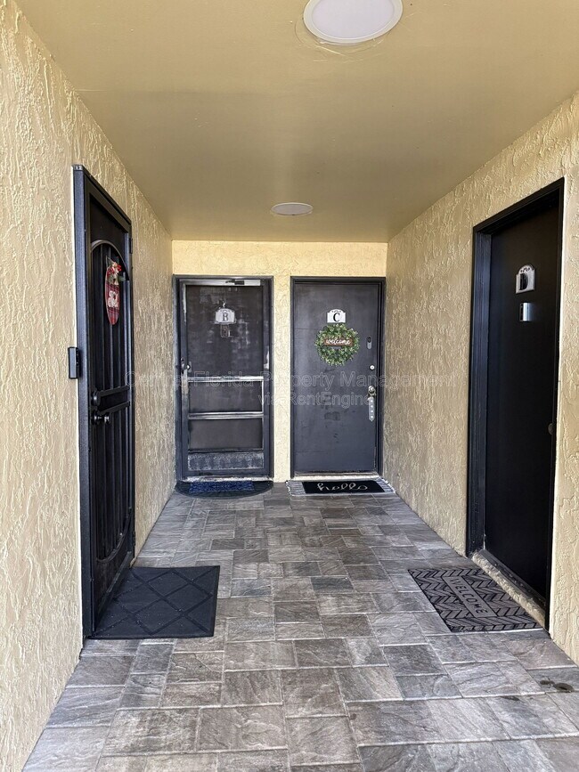 Building Photo - 942 N Lake Destiny Rd