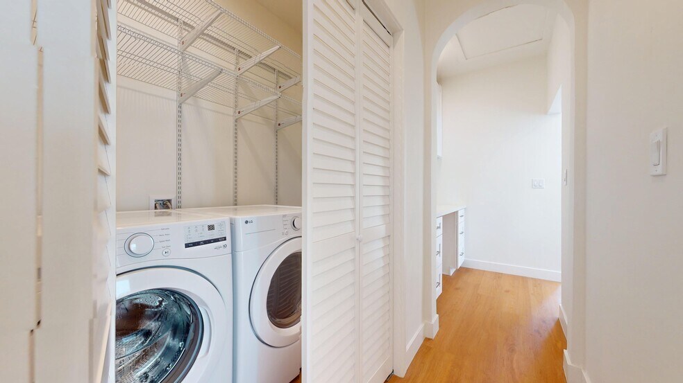 Building Photo - 5133 W 21st St