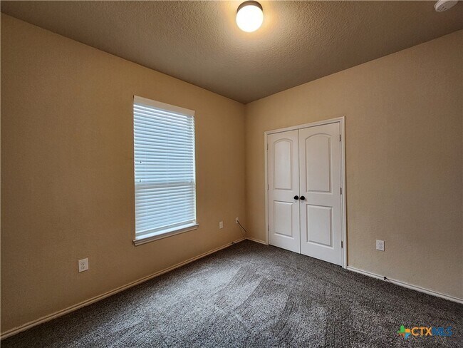 Building Photo - 712 Creekside Cir
