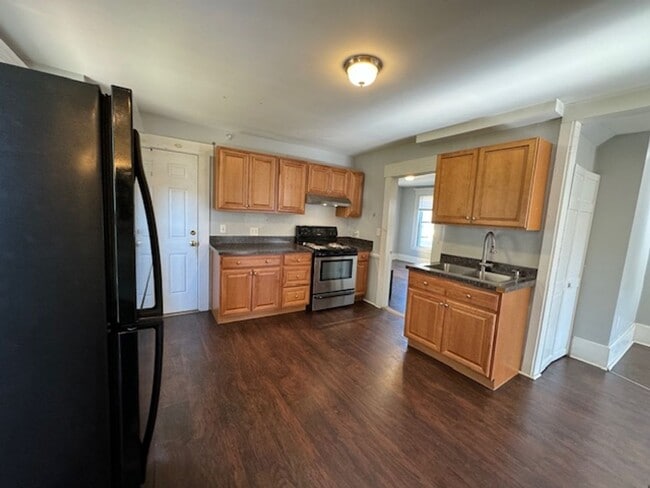 Building Photo - 2-4 Gates Street