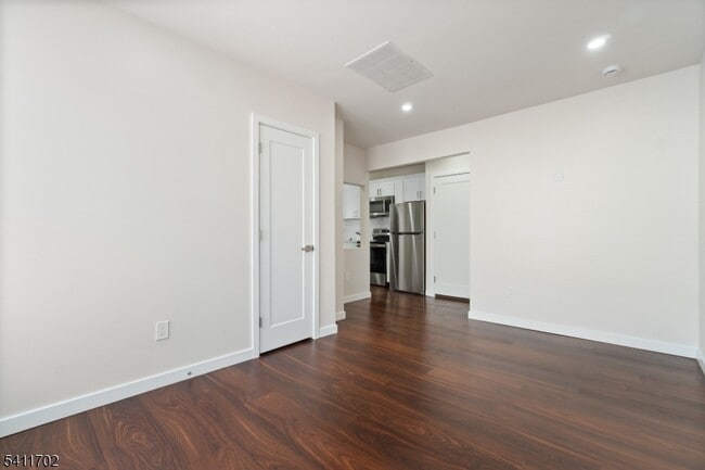 Building Photo - 826 George St