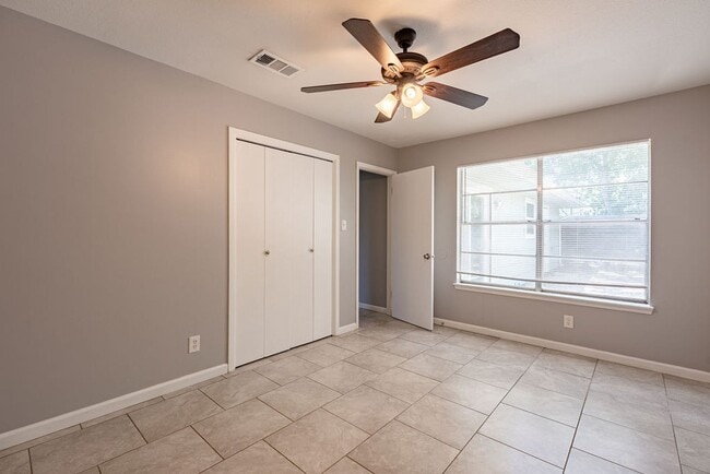 Building Photo - Beautiful 3 bedroom, 2 bathroom home in North Lamar!!!