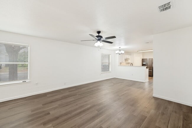 Building Photo - BEAUTIFUL 3-BEDROOM HOME NEAR LACKLAND AFB