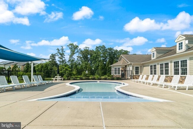Building Photo - 616 Warbler Walk