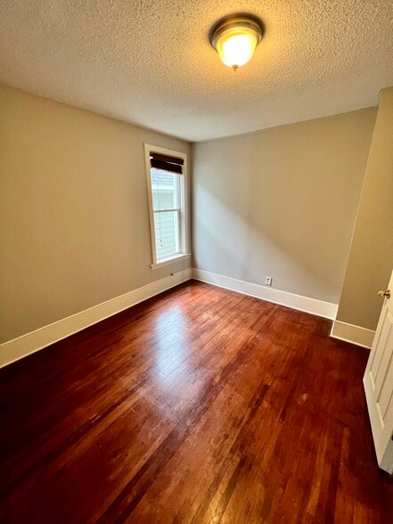 Den (no closet) - 1701 NE 2nd St