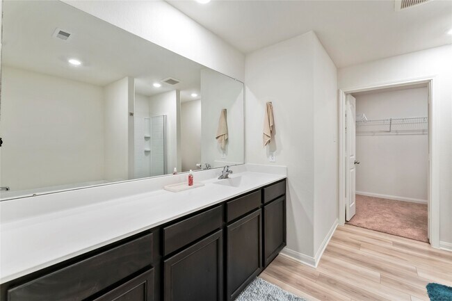 Building Photo - 408 Elaine Vly Dr