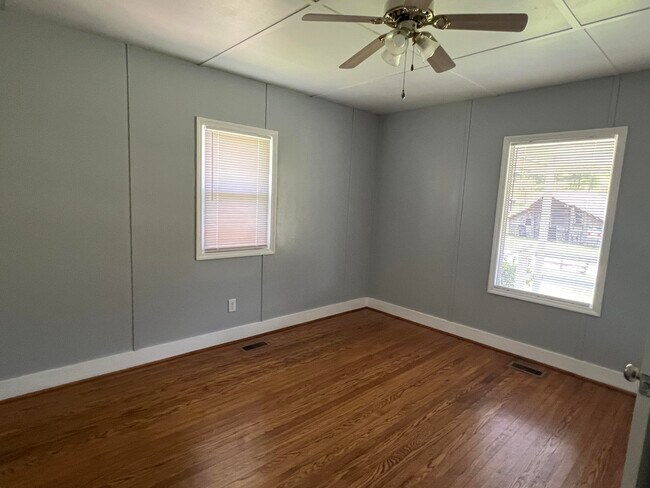 Building Photo - 384 Norvell Rd