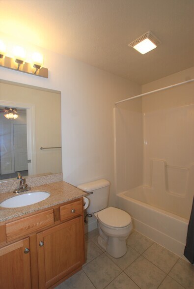 Building Photo - 808 W 2nd St