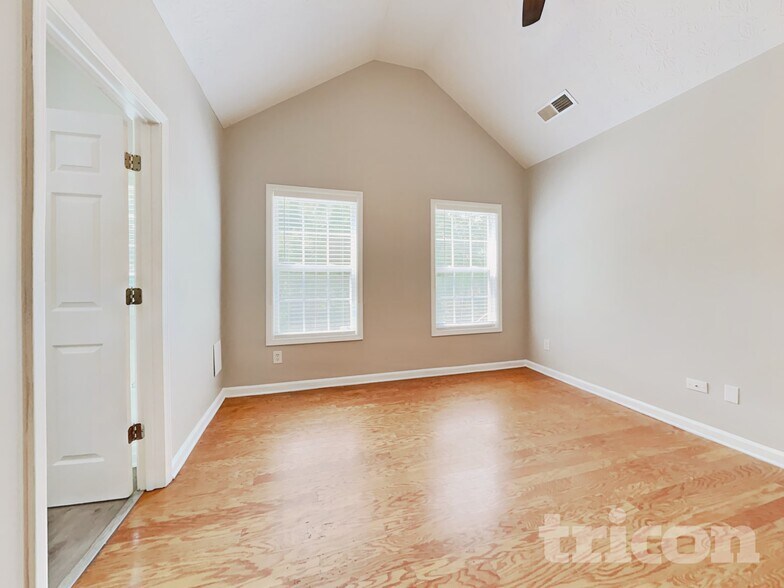 Building Photo - 32 Mountain View Dr