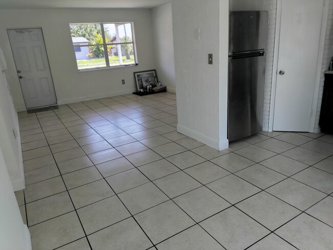 Building Photo - 330 NW 38th St