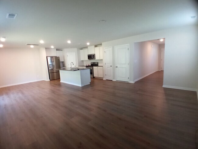 Building Photo - 70 Parkwood Ct