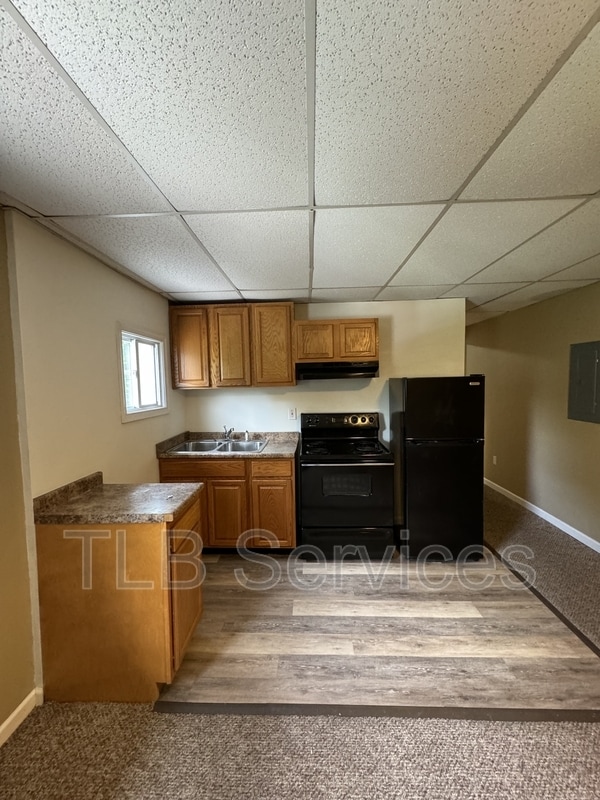 Building Photo - 1598 Heart Lake Rd