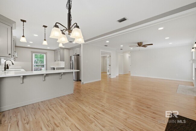 Building Photo - 108 Cherry Cir