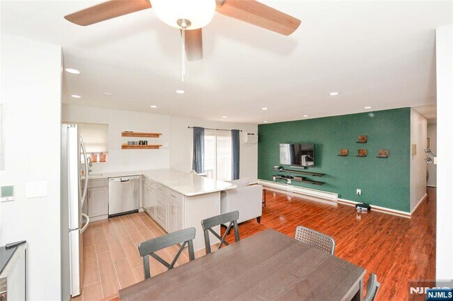 Building Photo - 199 Bergen Turnpike