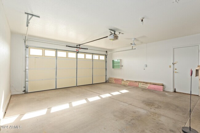 Building Photo - 10848 W Ventana Dr S