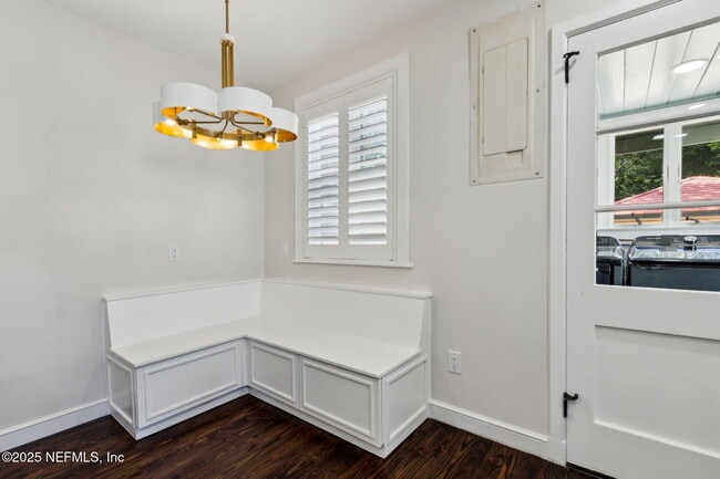 Building Photo - 2334 Broadmoor Ln