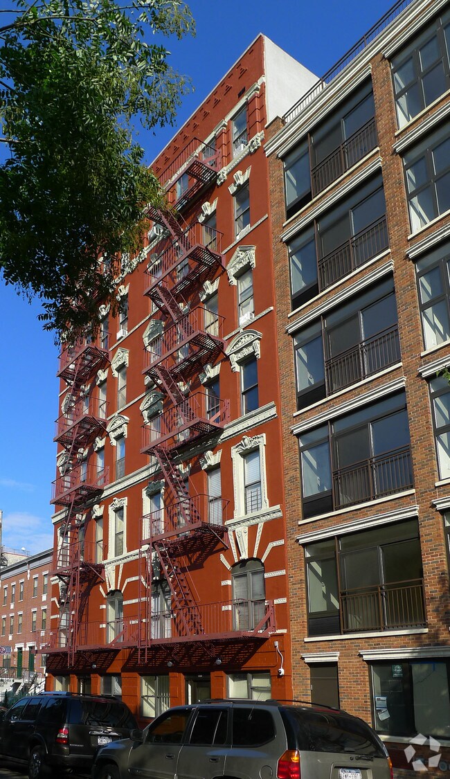 Building Photo - 223 E 111th St