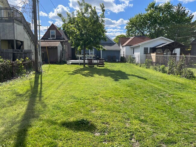 Building Photo - Charming 2-Bed, 2-Bath Main-Floor Home in Indianapolis