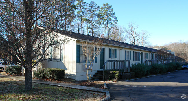 Building Photo - Yester Oaks Apartments