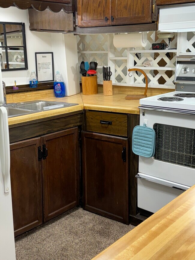 Furnished Kitchen - 801 Miller St