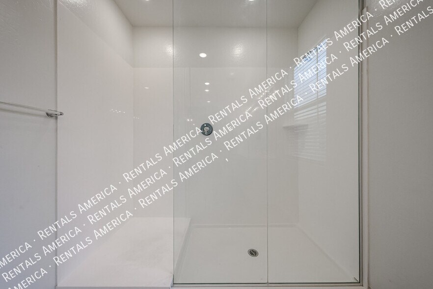 Building Photo - 1857 W 22nd Ave