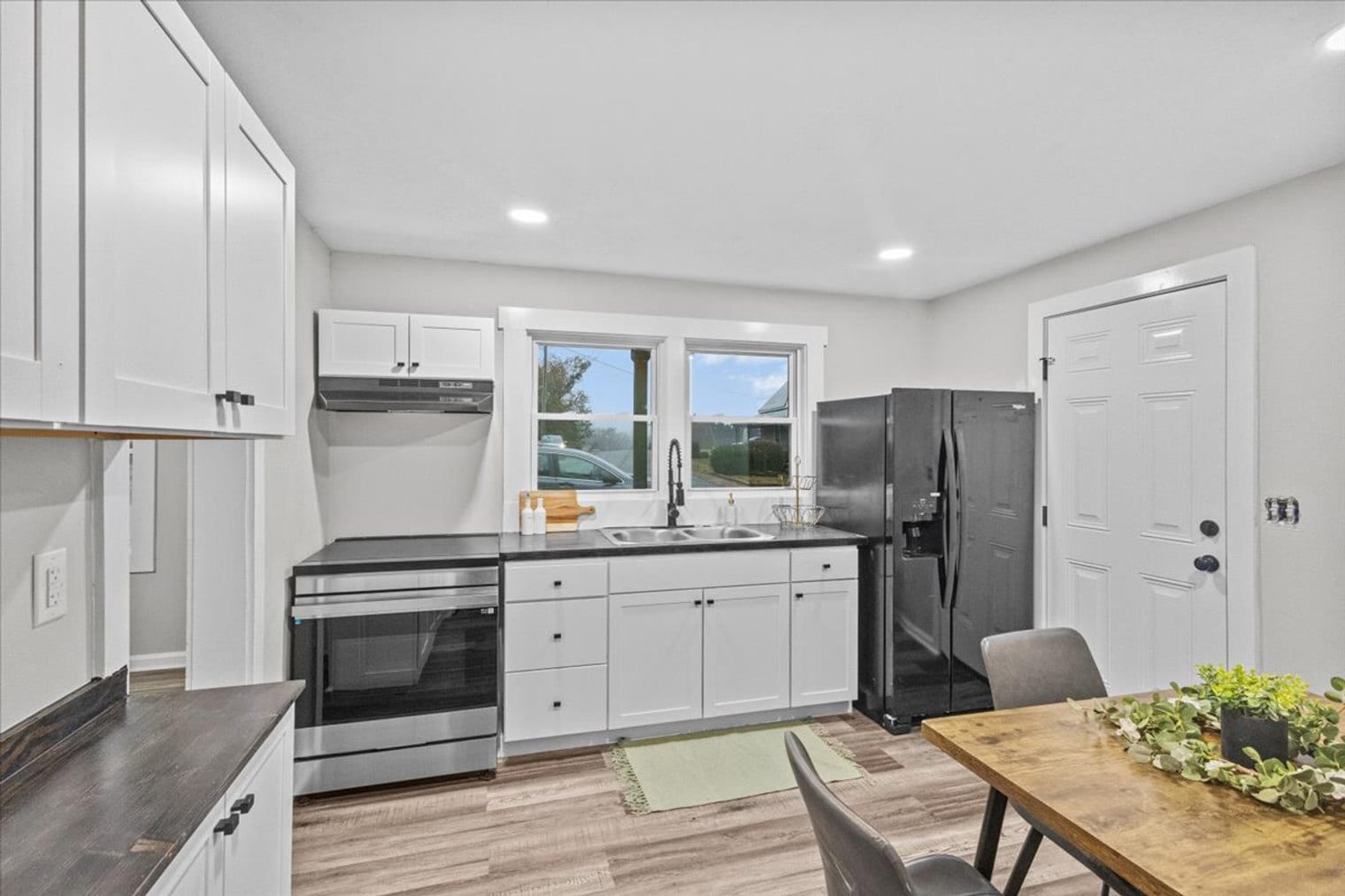 Building Photo - 128 Forest St