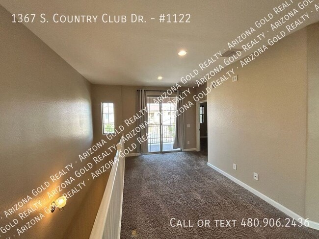 Building Photo - 1367 S Country Club Dr