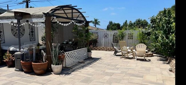 Building Photo - 1416 L Ave