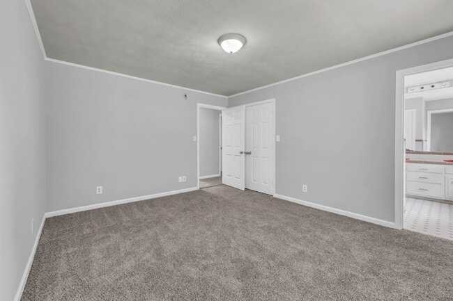 Building Photo - 359 Meadow Ln