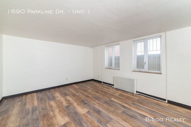 Building Photo - 1690 Parkline Dr