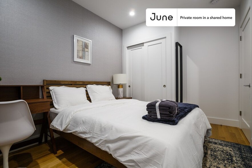 Building Photo - Room in Shared 4 bed/1.5 bath home