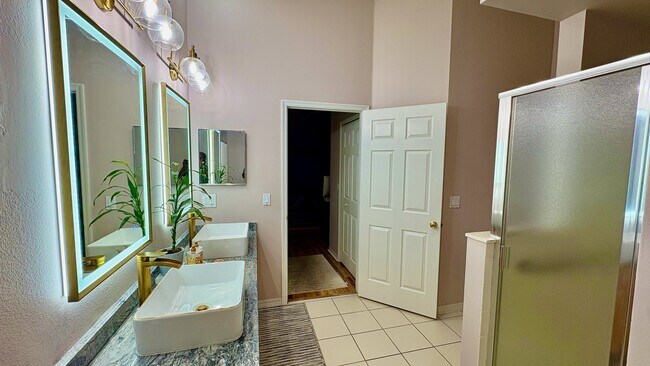 Building Photo - 3612 Foxcroft Cir