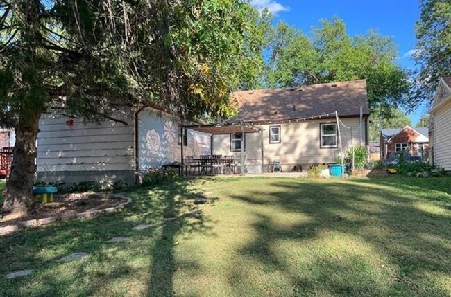 Building Photo - Country Club Home with Spacious Backyard