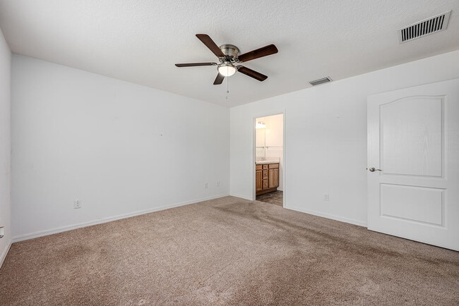 Building Photo - 1329 Paradise Dr