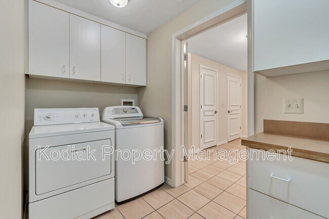 Building Photo - 3608 E Crest Mount Cir