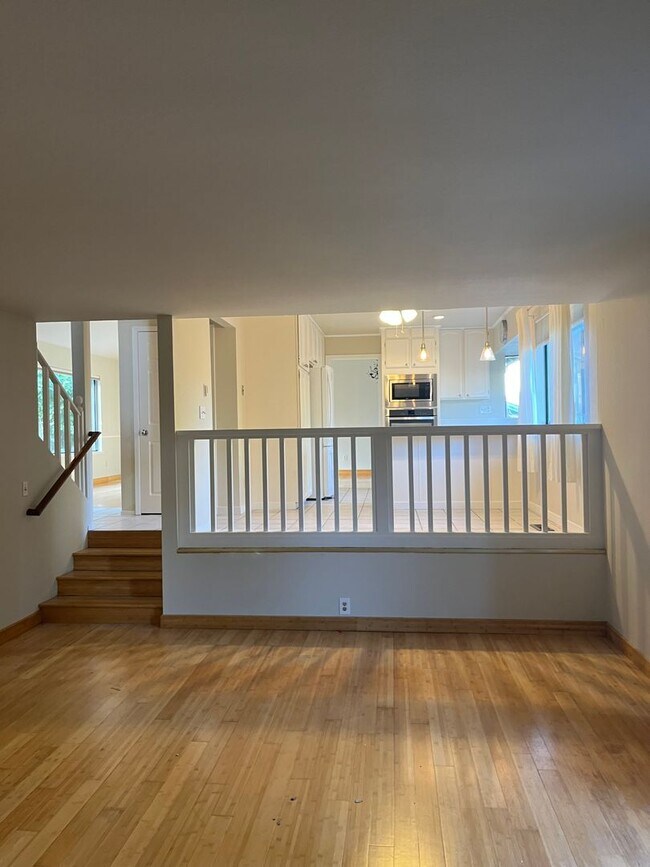 Building Photo - *Holiday Move In Special, $500 Off First Month's Rent! Large 4 bedroom/ 2.5 Bathroom Home for Ren...