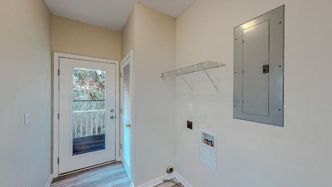 Building Photo - Beautiful 2/2 stand alone home in Santa Ro...