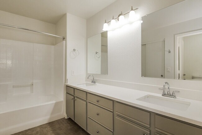 Building Photo - 1410 E June St