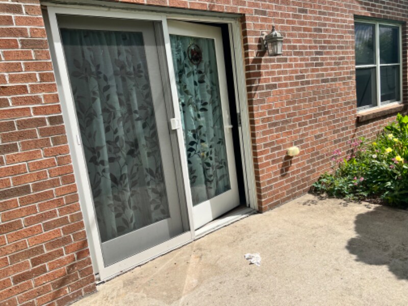 Building Photo - 262 Meadowbrook Ave