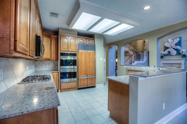 Building Photo - 6 Greycrest Pl