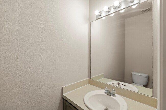 Building Photo - 16818 Pine Castle Dr