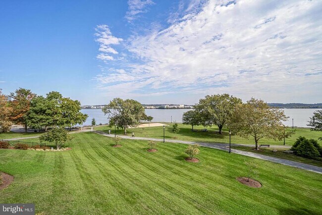 Building Photo - 819 Rivergate Pl