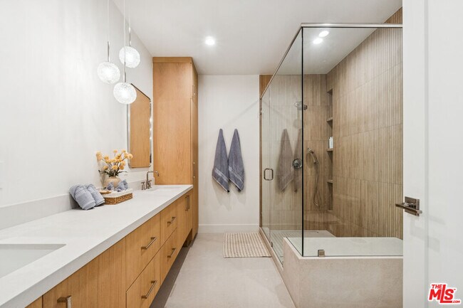 Building Photo - 265 Westlake Blvd